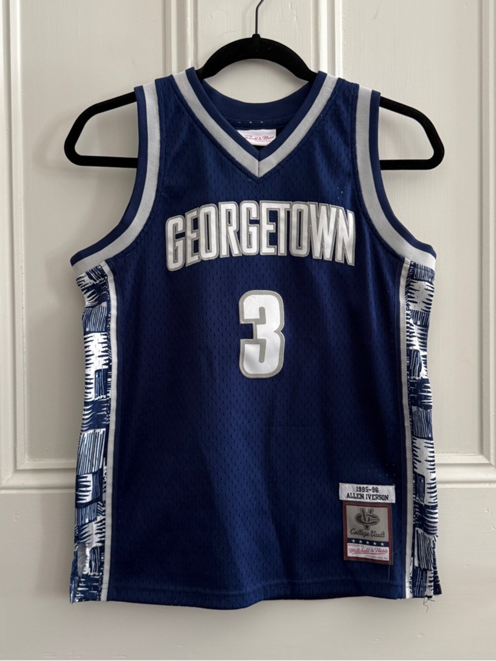 Youth Mitchell & Ness Georgetown Allen Iverson Jersey - Picture 4 of 8